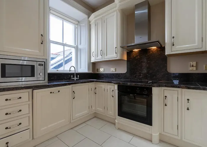 Apartment Award Winning, 2 Bedroom Apartment.10mins To City *